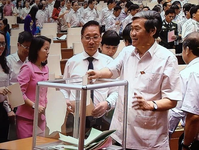 Quốc hội thông qua danh sách bầu cử 18 nhân sự khóa XIV ảnh 1