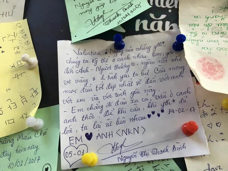 Hàng trăm lời tỏ tình ở đường sách ngày Valentine ảnh 4