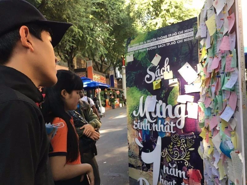 Hàng trăm lời tỏ tình ở đường sách ngày Valentine ảnh 15