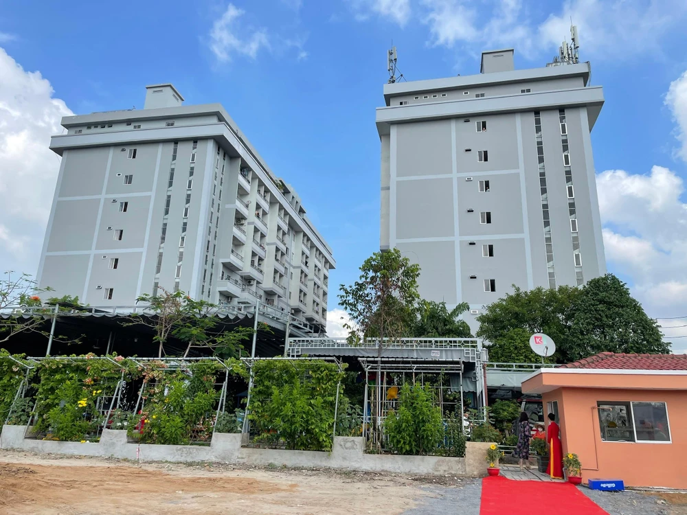 Hai block của giai đoạn 1 đã được hoàn thành và đưa vào sử dụng hơn 10 năm trước, cao 9 tầng với 350 căn hộ. Khu đất chuẩn bị xây dựng giai đoạn 2 nằm kế bên. Ảnh VIỆT HOA