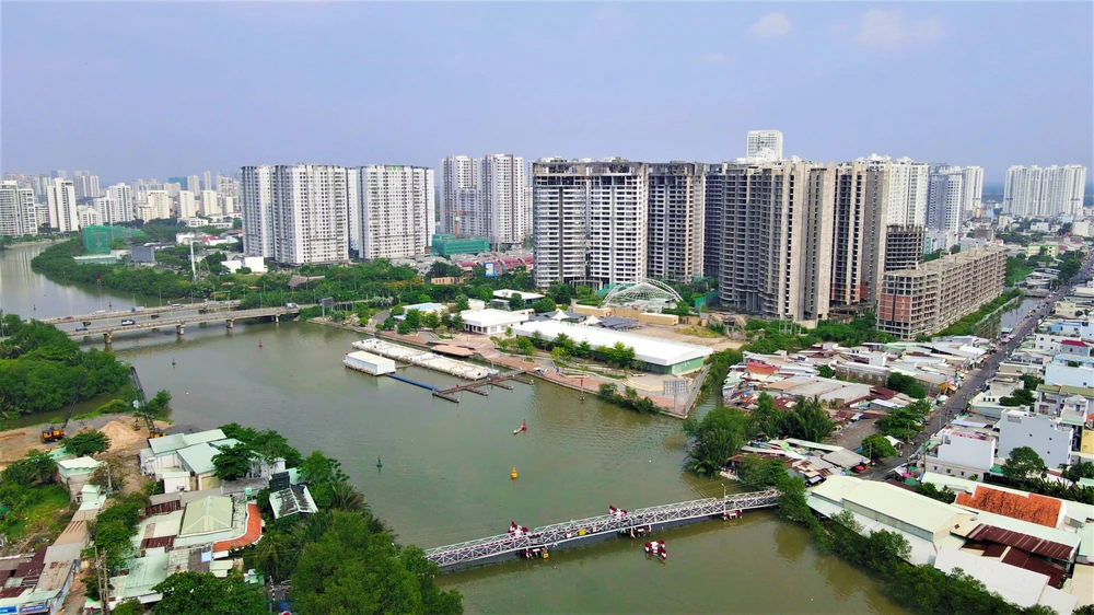 Theo Sở TN&amp;MT, từ ngày 1-3-2022 đến 28-2-2023, sẽ tập trung thực hiện cấp giấy cho hơn 37.000 căn nhà đủ điều kiện cấp GCN. Ảnh Minh Tâm