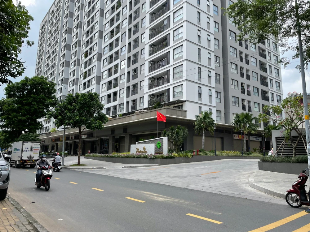 Chung cư Botanica trên đường Hồng Hà, quận Tân Bình của Tập đoàn Novaland chưa được cấp sổ hồng do nhà nước chưa tính xong tiền sử dụng đất. Ảnh Việt Hoa