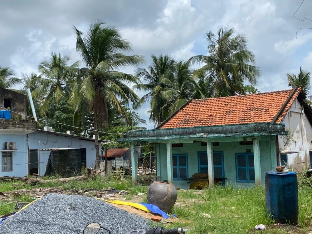 Những căn nhà xuống cấp nặng trong dự án treo 22 năm trong khu đô thị Nam TP. Ảnh VH