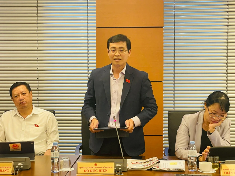 Đại biểu Đỗ Đức Hiển cho rằng dự thảo Luật Giao dịch điện tử còn nhiều nội dung chưa phù hợp với một số luật hiện hành. Ảnh: VH