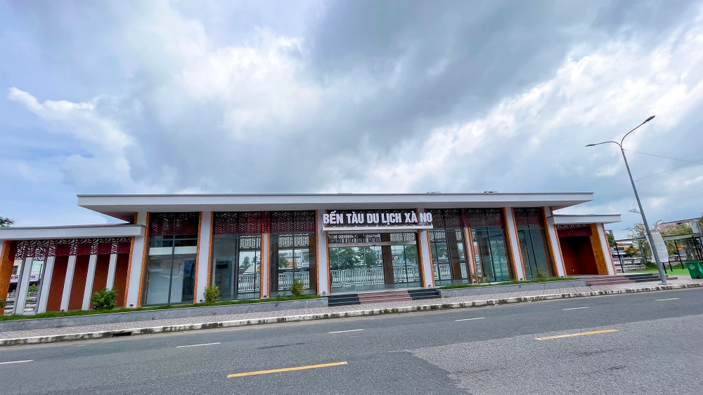 Bến tàu du lịch Xà No nằm cặp mé kênh xáng Xà No. Ảnh Châu Anh