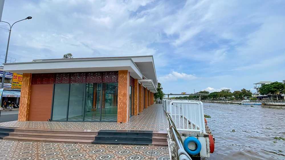 Cầu tàu thi công khi chưa xin phép thỏa thuận với cơ quan quản lý luồng. Ảnh Châu Anh