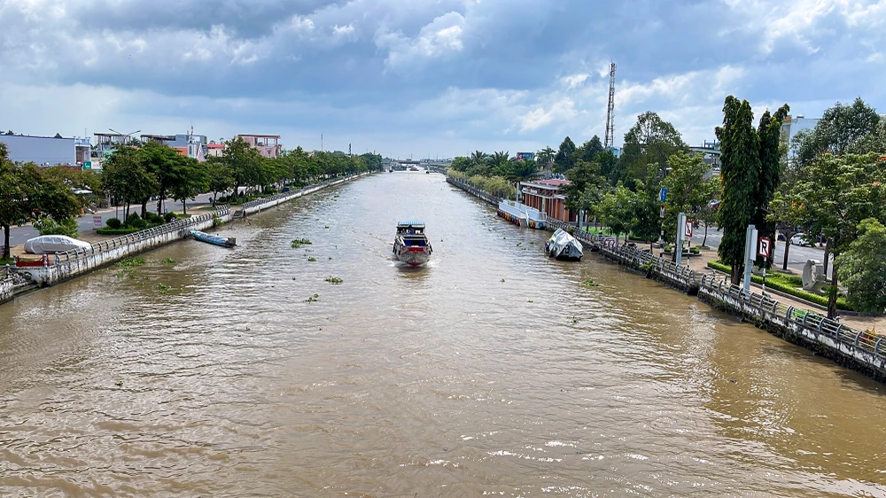 Cầu tàu Xà No xây trái phép trên hành lang bảo vệ luồng đường thủy. Ảnh Châu Anh