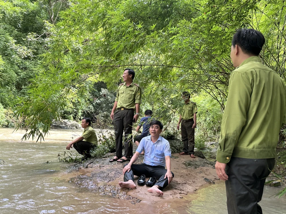 Đoàn của Sở NN&PTNT tỉnh Bình Thuận trong buổi khảo sát sáng nay. Ảnh VT Đoàn của Sở NN&PTNT tỉnh Bình Thuận trong buổi khảo sát sáng nay. Ảnh VT