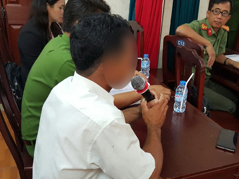 Giọt nước mắt tức tưởi của người cha có con bị xâm hại ảnh 1