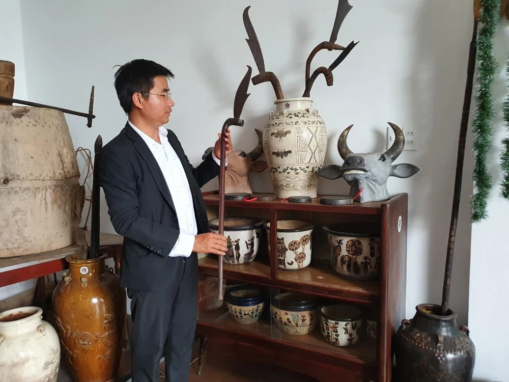 Ngoài các cổ vật, anh Luân còn sưu tầm nhiều vật dụng liên quan đến lao động, sản xuất của người đồng bào Tây Nguyên xưa và nay.