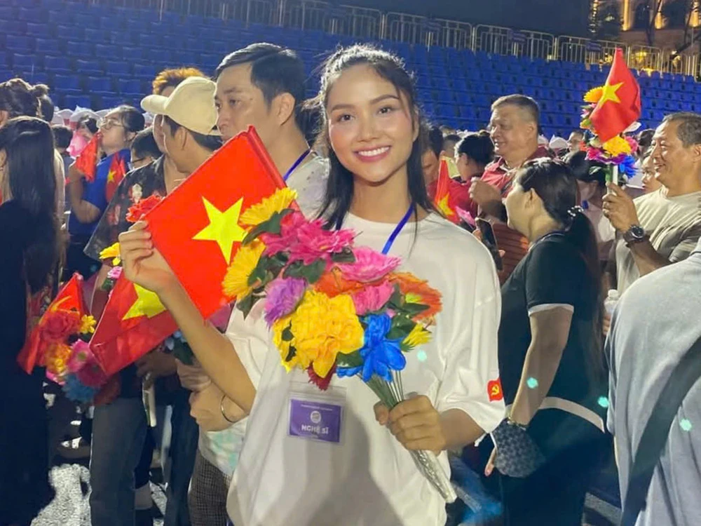 Tham gia diễu hành trong ngày đại lễ