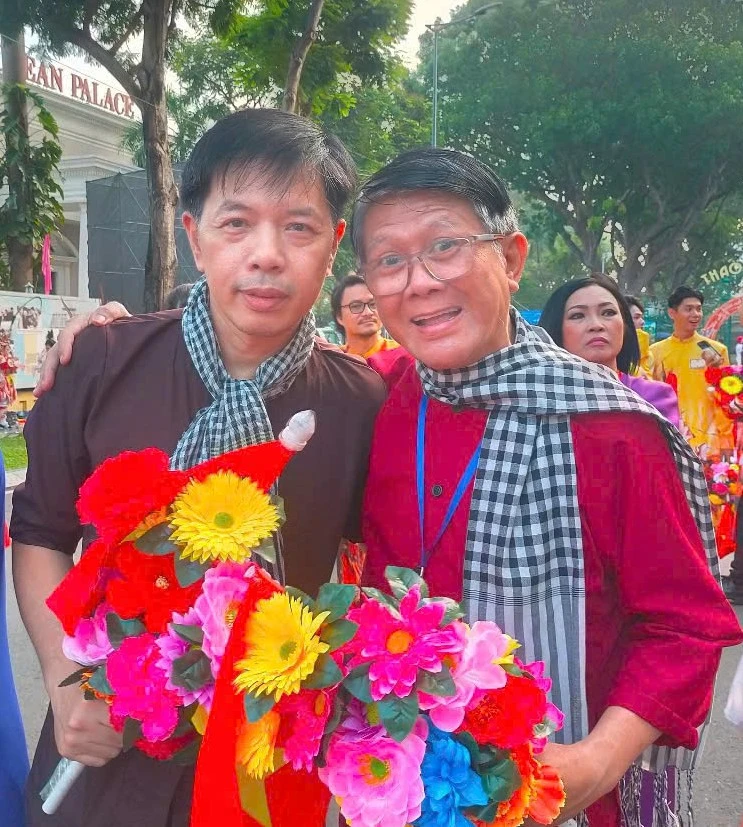 p89-2904-NSUT bao Tri (bia phai).jpg