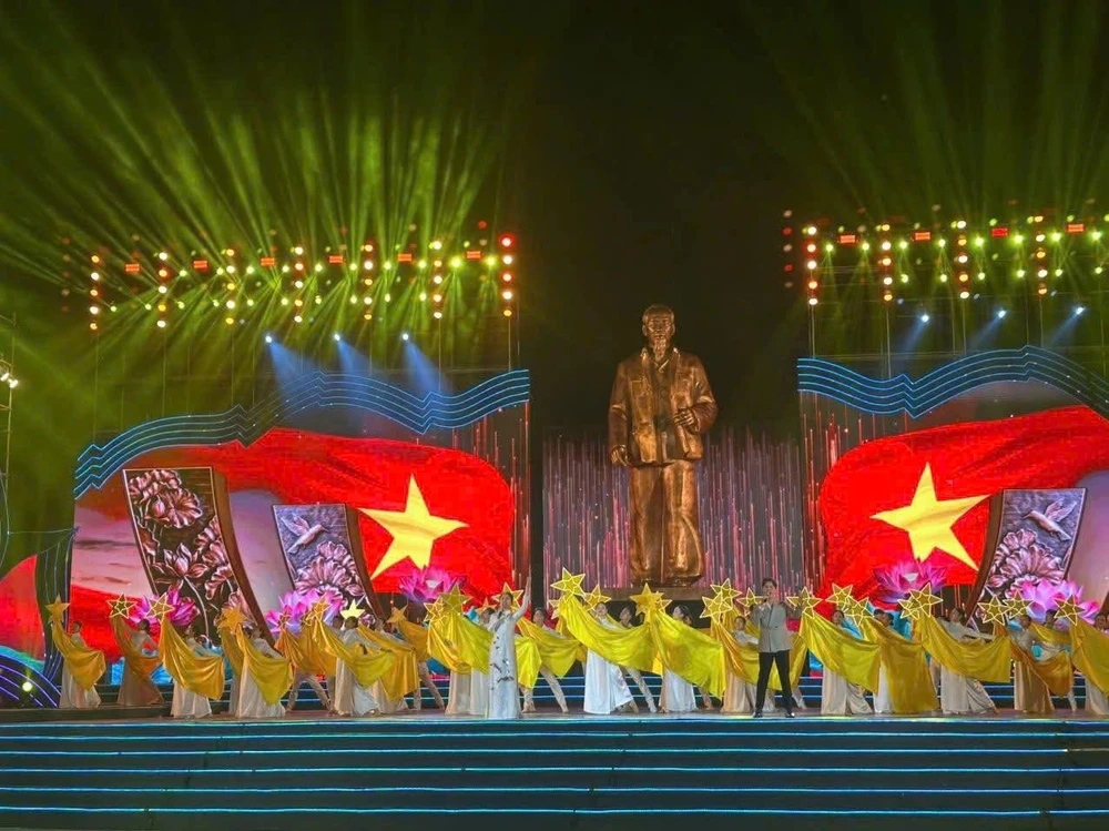 p12 anhboxtrang12.jpg