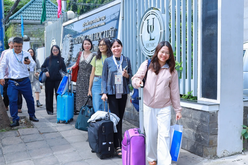 P13- THI TOT NGHIEP 2406-DH LUAT.jpg