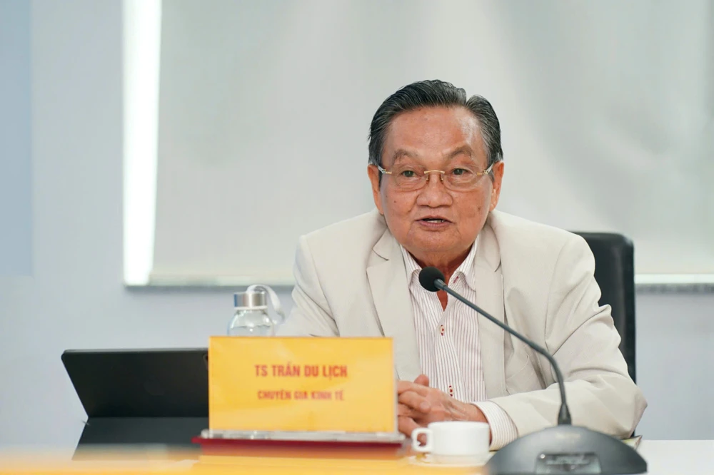 p10 tran du lich.jpg