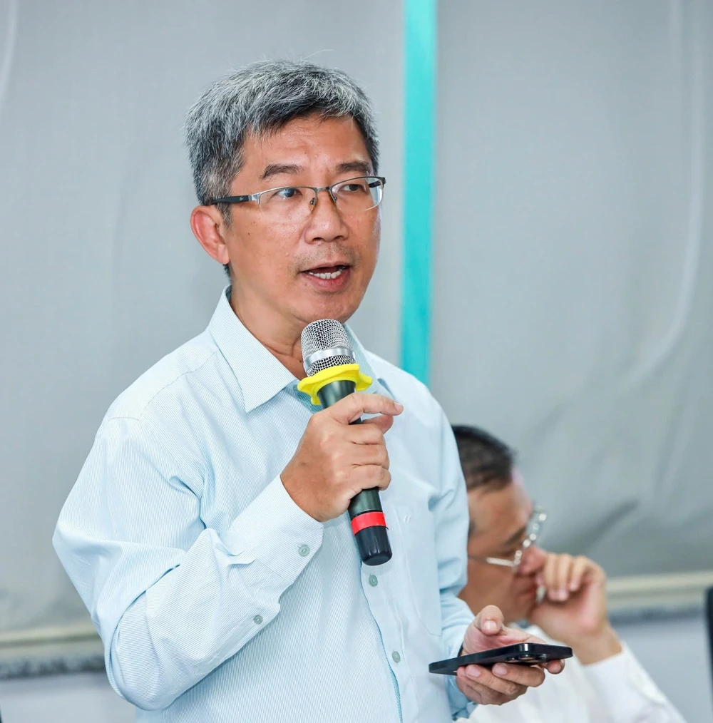 p12-dinh du anh vu.jpg