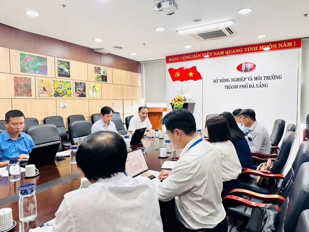 Cục quản lý đất đai làm việc tại nhiều địa phương về chiến dịch làm sạch dữ liệu đất đai. Ảnh: Bộ TN&amp;MT