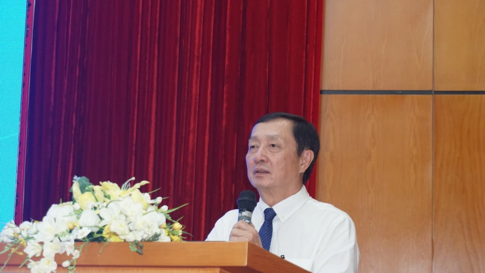 P1213_Cot phai_h1_HUYNH THANH DAT.JPG