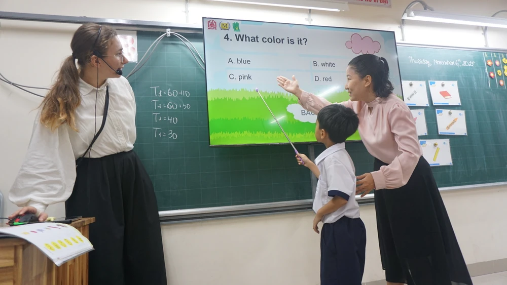 p16-17 Tieng Anh_h2.JPG