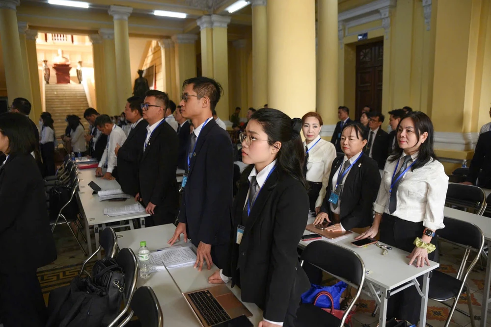 p7 trang phuc luat su tham gia phien toa.jpg