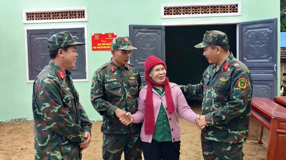 p5 anh thay nu cuoi.jpg