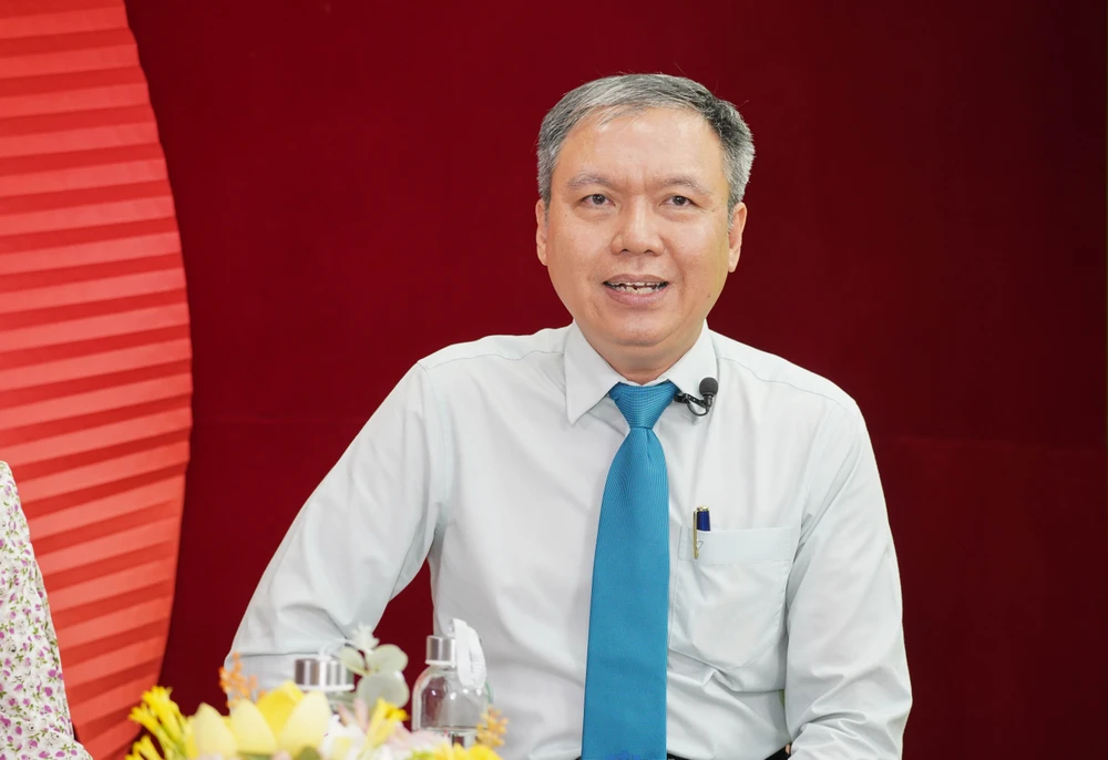 p 12-13 BS Cuong.jpg