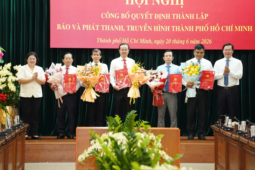 p32 anh achih CQ bao moi.jpg
