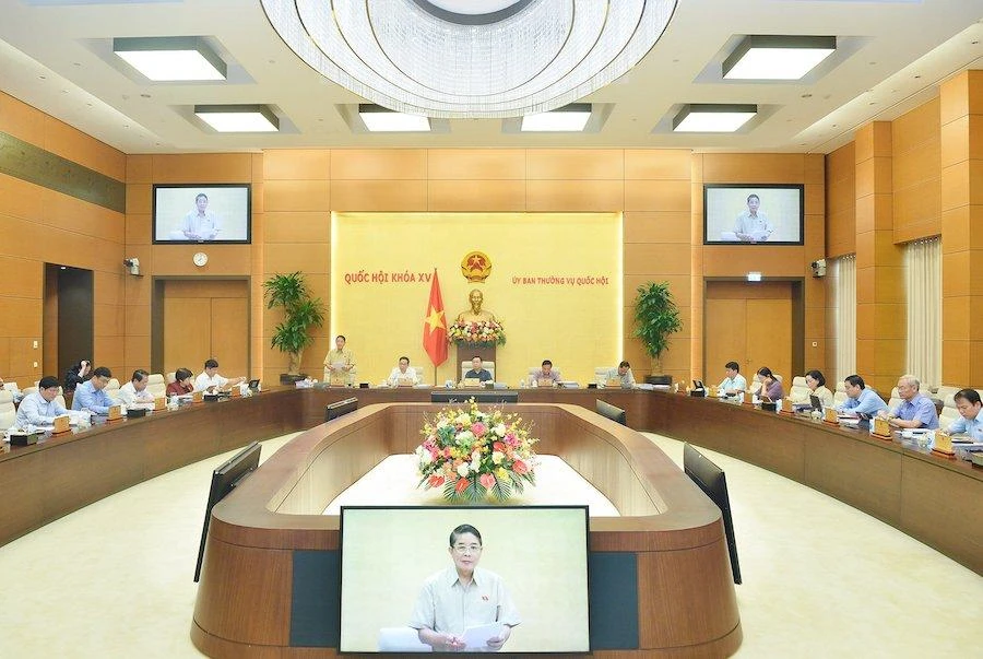 Toàn cảnh phiên họp của Uỷ ban Thường vụ Quốc hội cho ý kiến về dự án Luật Đất đai (sửa đổi". Ảnh: PHẠM THẮNG