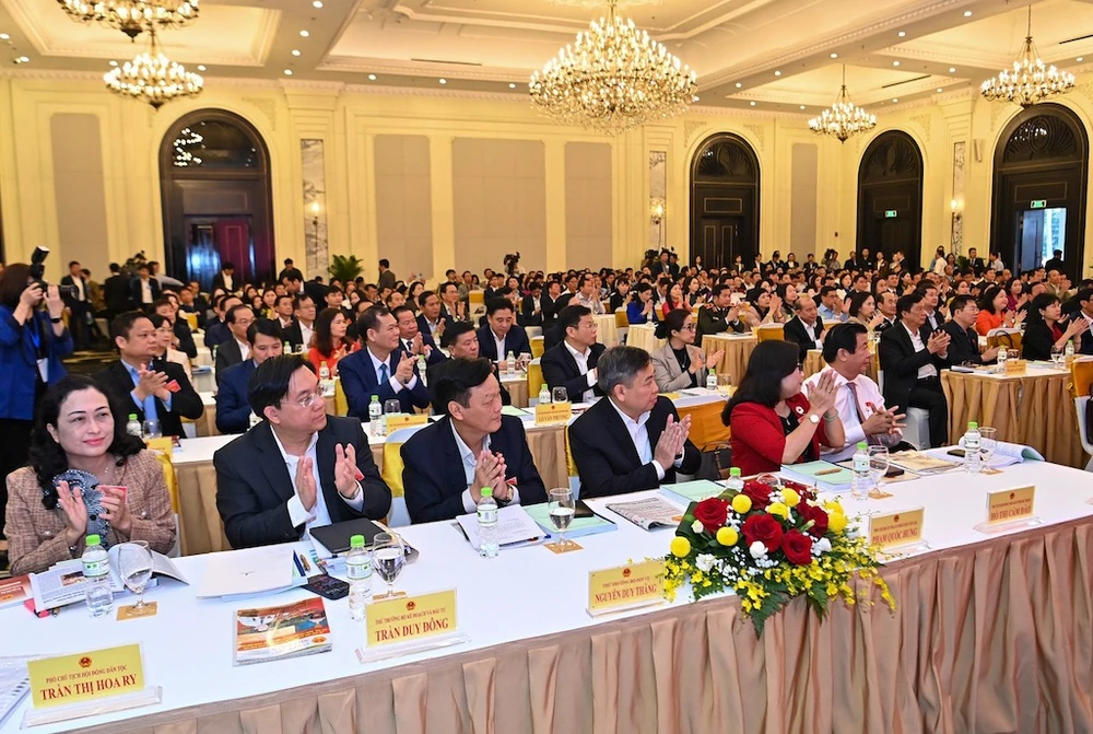 Hơn 300 đại biểu Trung ương và 63 tỉnh, thành phố trong cả nước về dự Hội nghị. Ảnh: DUY LINH