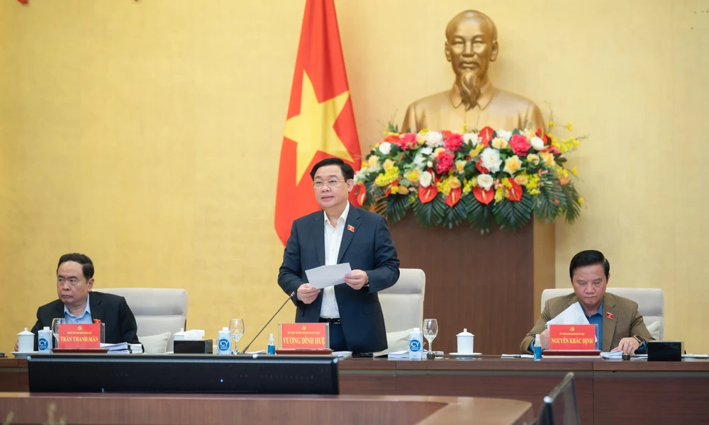 Chủ tịch Quốc hội Vương Đình Huệ phát biểu tại phiên họp. Ảnh: PT