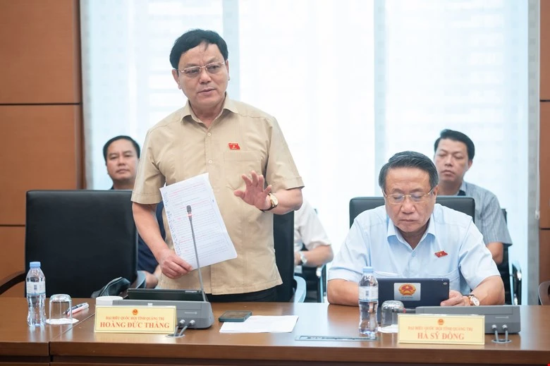 ĐBQH Hoàng Đức Thắng (đoàn Quảng Trị).