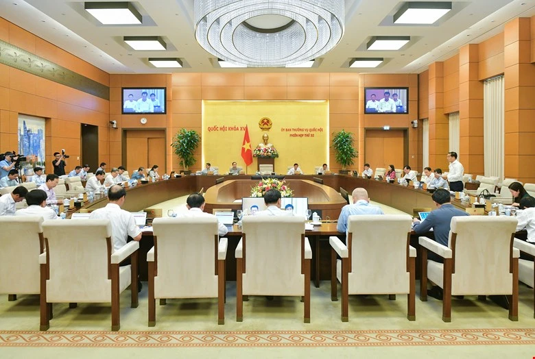 Uỷ ban Thường vụ Quốc hội cho ý kiến về dự án Luật Quy hoạch đô thị và quy hoạch nông thôn hôm 23-4.