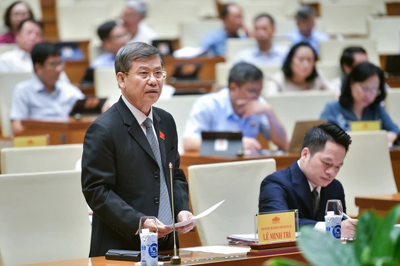 viện trưởng lê minh trí