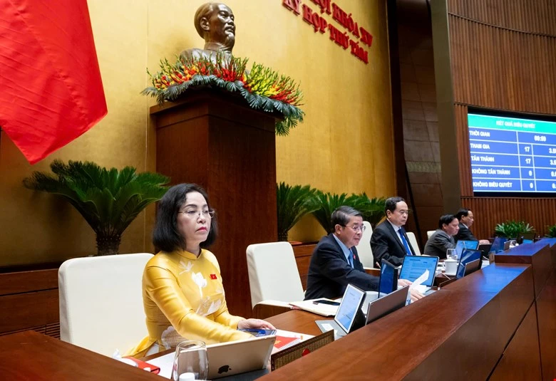 Quốc hội yêu cầu tiếp tục hoàn thiện, sắp xếp lại tổ chức bộ máy tinh gọn, hoạt động hiệu lực, hiệu quả; siết chặt kỷ luật, kỷ cương, đề cao trách nhiệm người đứng đầu. Ảnh: PHẠM THẮNG