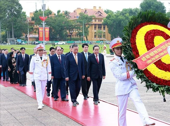 lanh-dao-Dang-nha-nuoc-vao-Lang-vieng-Chu-tich-Ho-Chi-Minh2.jpg