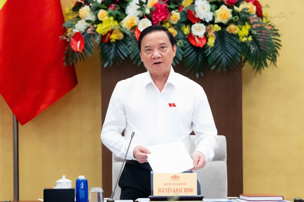 Pho-Chu-tich-Quoc-hoi-Nguyen-Khac-Dinh.jpg