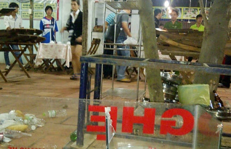 Côn đồ đập phá quán, truy sát công an ảnh 1