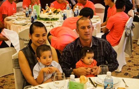 Cầu thủ trên sân khấu ảnh 3