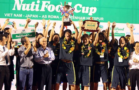 Kịch tính trong cơn mưa gôn ảnh 2