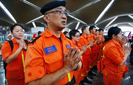 Quốc tế tham gia tìm kiếm, điều tra ảnh 2 Quốc tế tham gia tìm kiếm, điều tra ảnh 2