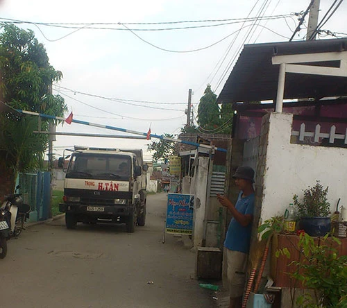 Xây cổng rào thu tiền không đúng ảnh 3