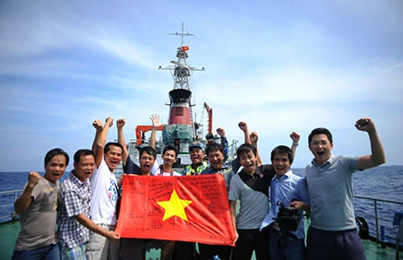 Những trái tim cháy lên cùng chủ quyền Tổ quốc ảnh 2