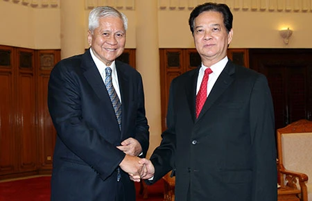 Thủ tướng Nguyễn Tấn Dũng tiếp bộ trưởng Ngoại giao Philippines ảnh 1