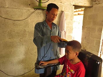 Nữ trưởng thôn nhân văn ảnh 3