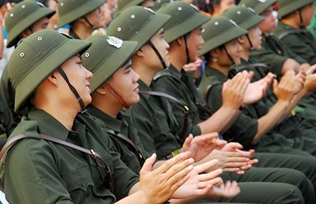 Cán bộ, công chức nhập ngũ: Tạo sự bình đẳng, phát huy trí tuệ ảnh 1