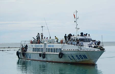 Thêm tàu chở khách ra Lý Sơn dịp 2-9 ảnh 1