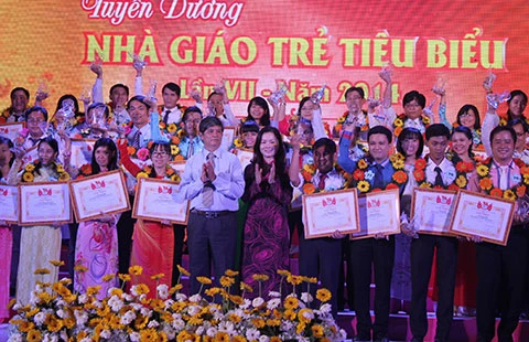 Hai nhà giáo ĐH Huế được tặng danh hiệu Nhà giáo nhân dân ảnh 1 Hai nhà giáo ĐH Huế được tặng danh hiệu Nhà giáo nhân dân ảnh 1