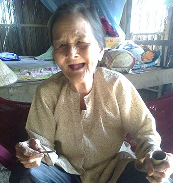 Cụ bà 90 bắt cá nuôi người con điên ảnh 2