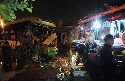 Tai nạn nghiêm trọng ở Bình Thuận: 10 người thiệt mạng ảnh 3