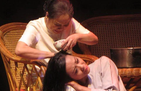 Kịch Nửa đời hương phấn: Khóc sụt sùi và… tiếc! ảnh 1